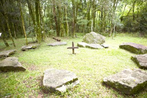 Túmulo do Monge José Maria, em Irani: local do primeiro combate da guerra (Créditos: Divulgação/Marcia Paraiso)